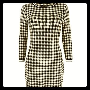 Houndstooth Contrast Trim Sweaterd